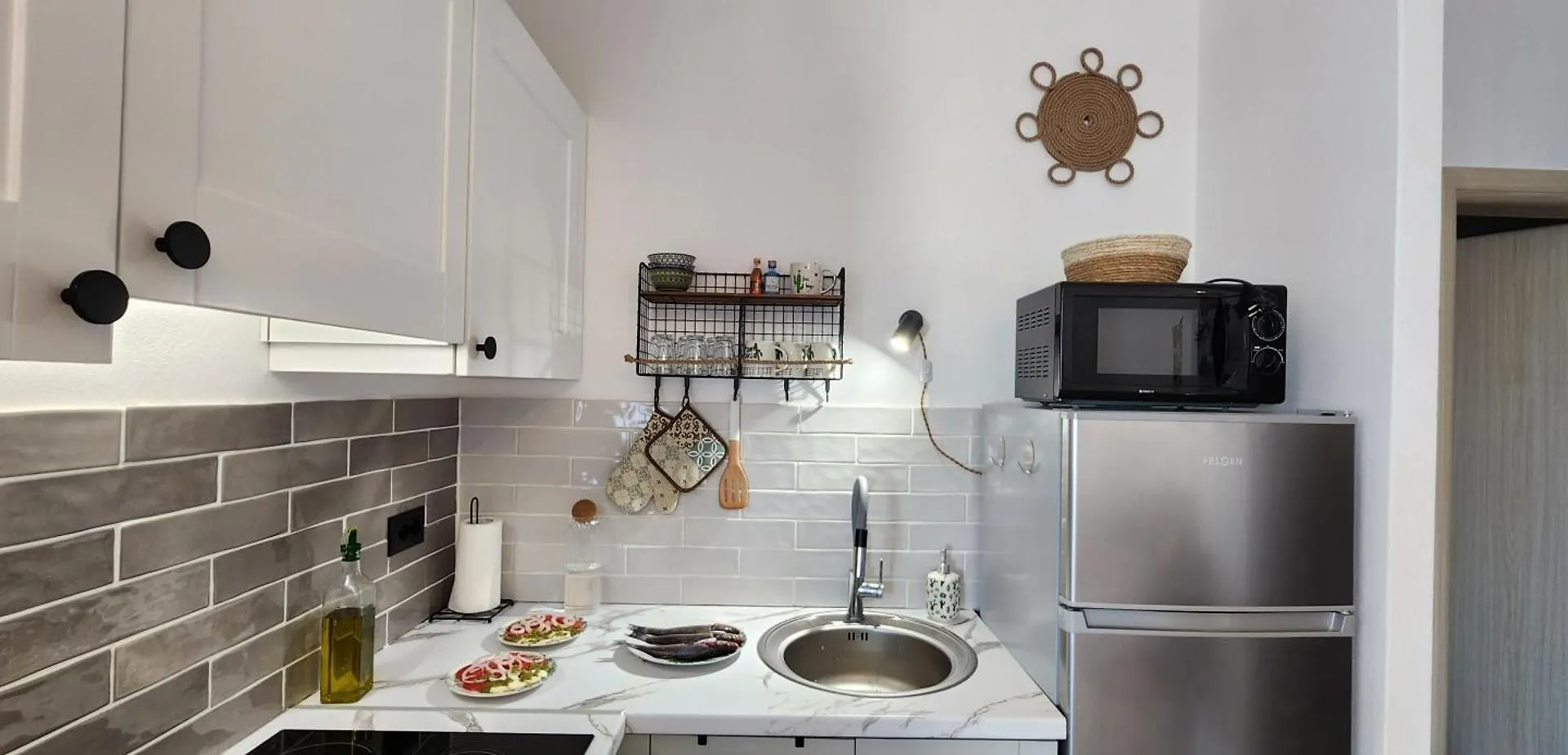 Tropic Apartment Durres 0*,